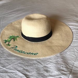 Women’s Wide-Brimmed Straw Beach Hat